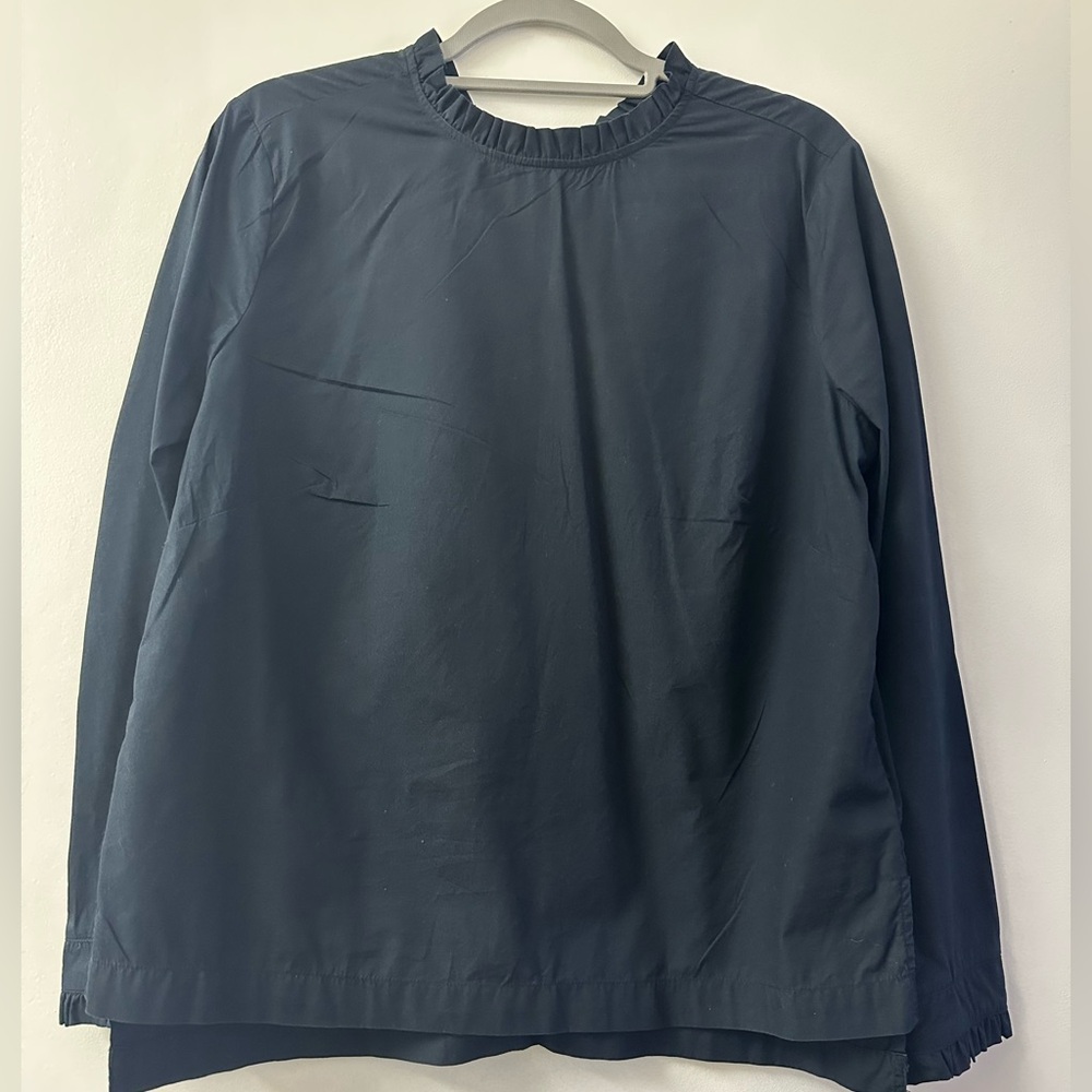 H & M very stylish top, black color in very good condition